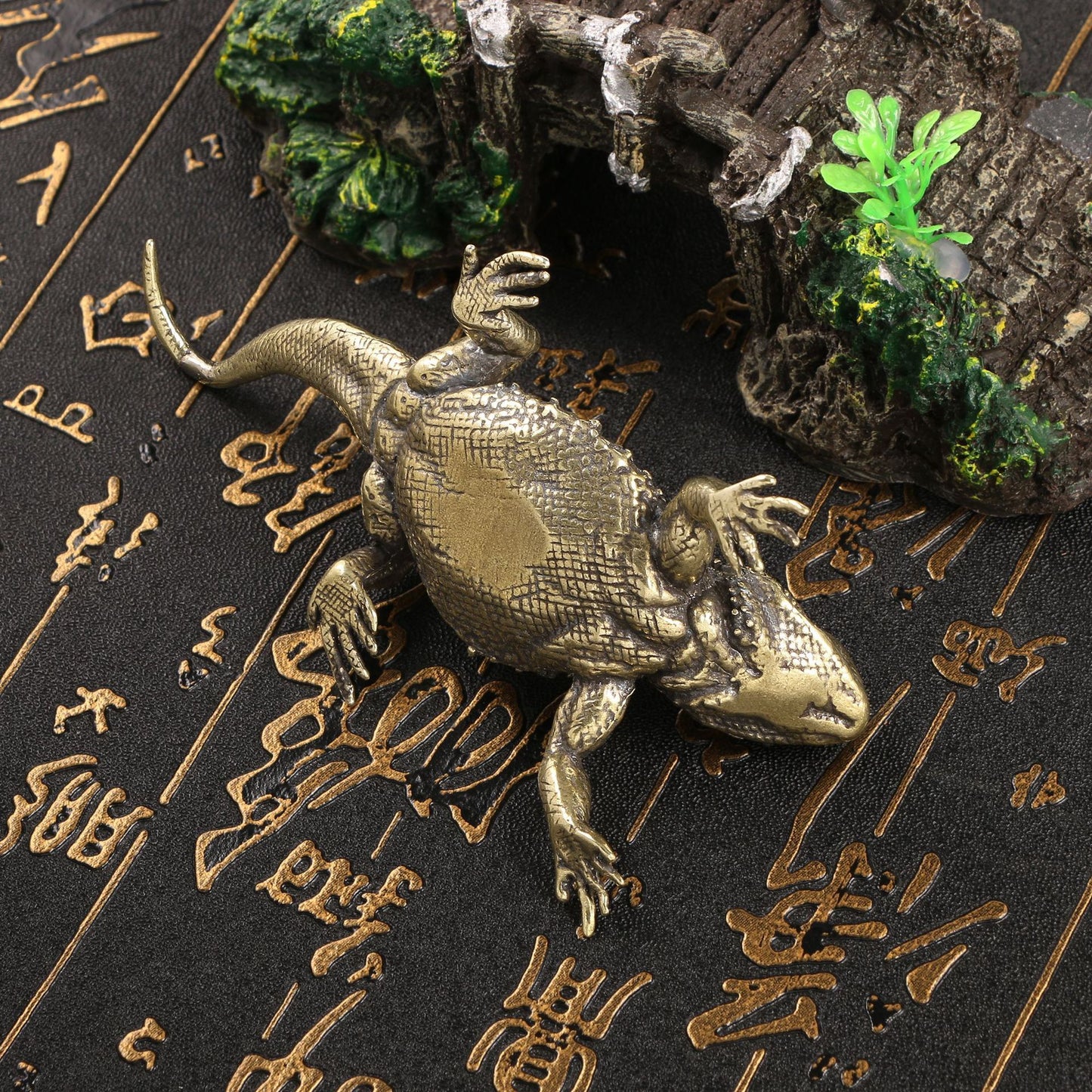 Antique Reproduction Old Lizard Brass Ornaments Tea Ornaments